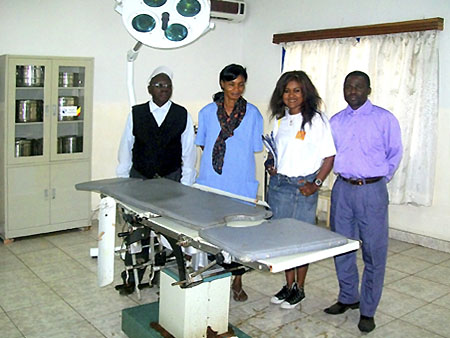 Cercle de l’Espoir - Dunia in preparation for field mission to Kinkole Hospital, N'Sele (DRC)