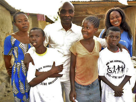 Isaac (13 ans), Bénédicte (13 ans) et Daniel (10 ans), après la réussite de leur année scolaire 2015-2016