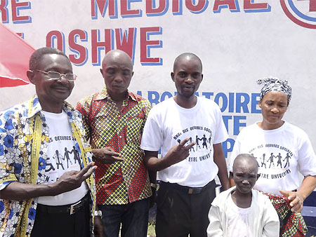 La petite Emmanuelle (13 ans) après sa visite à l’hôpital Oshwe, à Kinshasa (RDC)